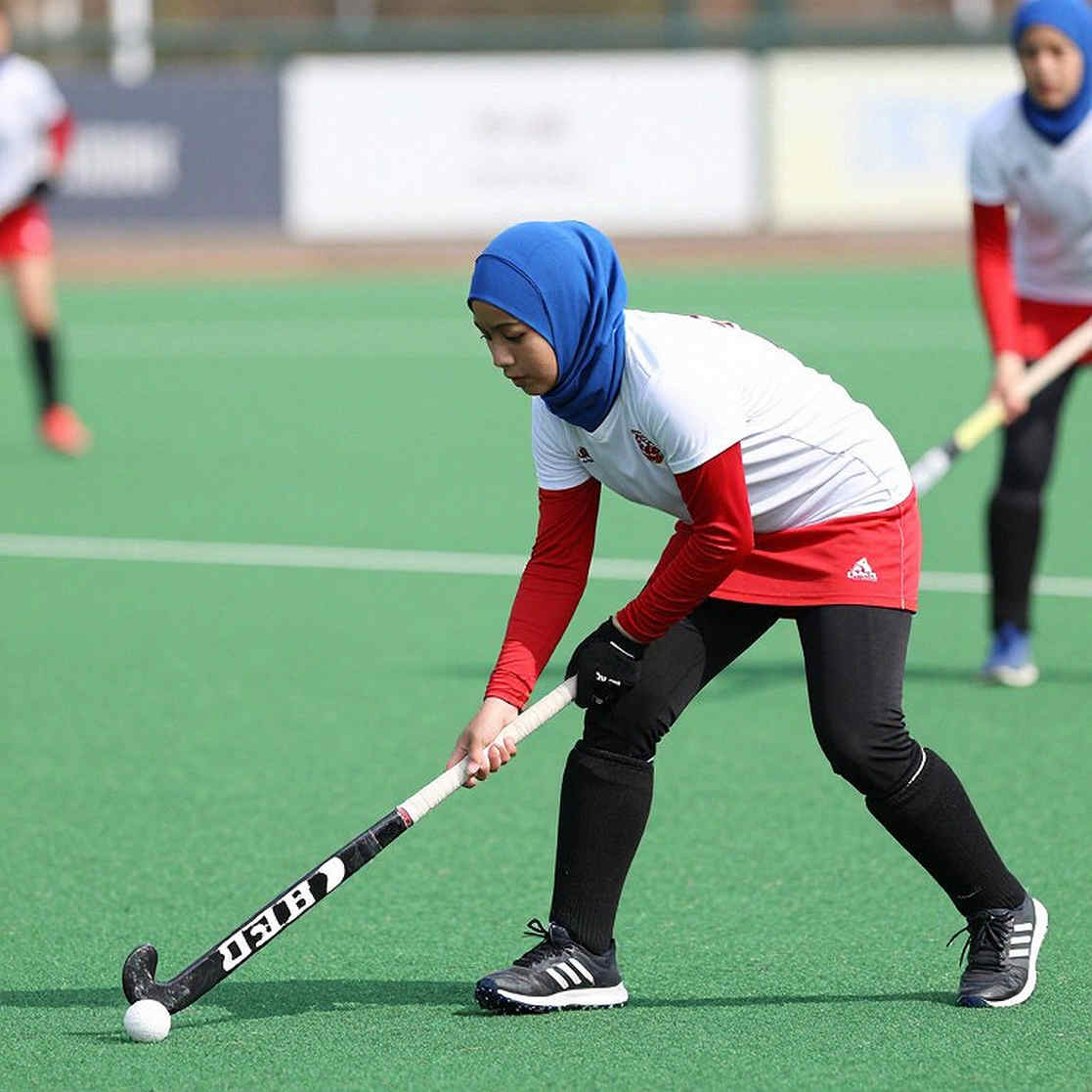 First Division Hockey Returns After Three Years: The Wrist Is Where the Neck Injury Shows