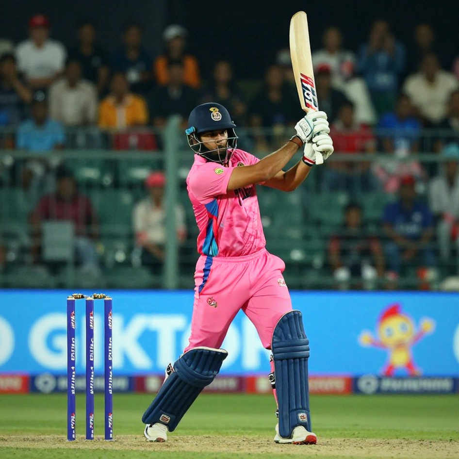 Bumrah's Overs Ledger: Shastri's Rest Advice Protects the Heaviest Format Bumrah's Overs Ledger: Shastri's Rest Advice Protects the Heaviest Format