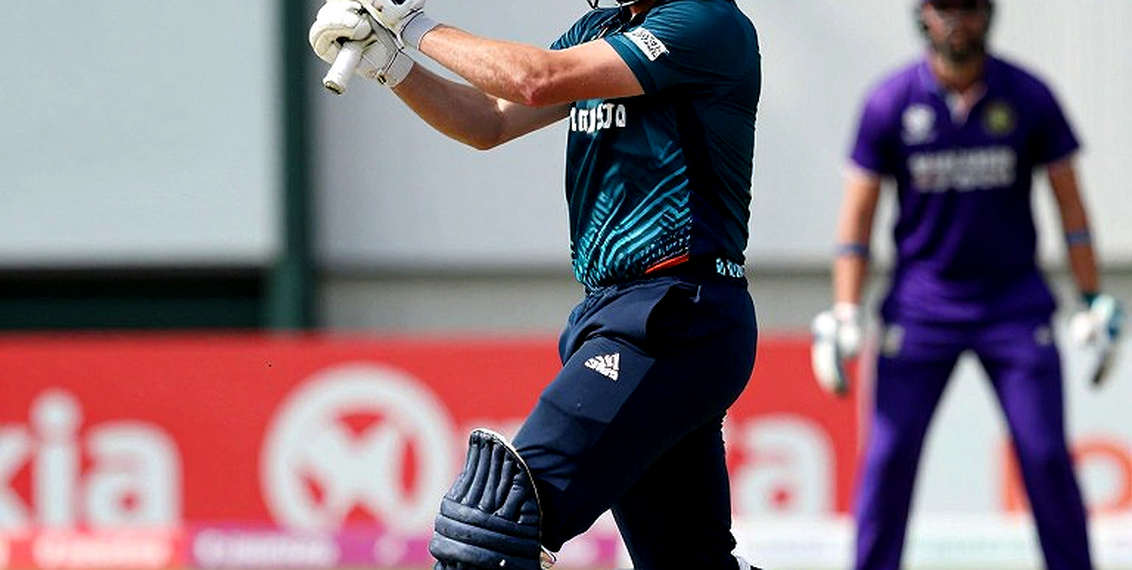 A Morning at Kingsmead: South Africa on the Follow-On Brink, and the Arithmetic of One Reverse Sweep A Morning at Kingsmead: South Africa on the Follow-On Brink, and the Arithmetic of One Reverse Sweep